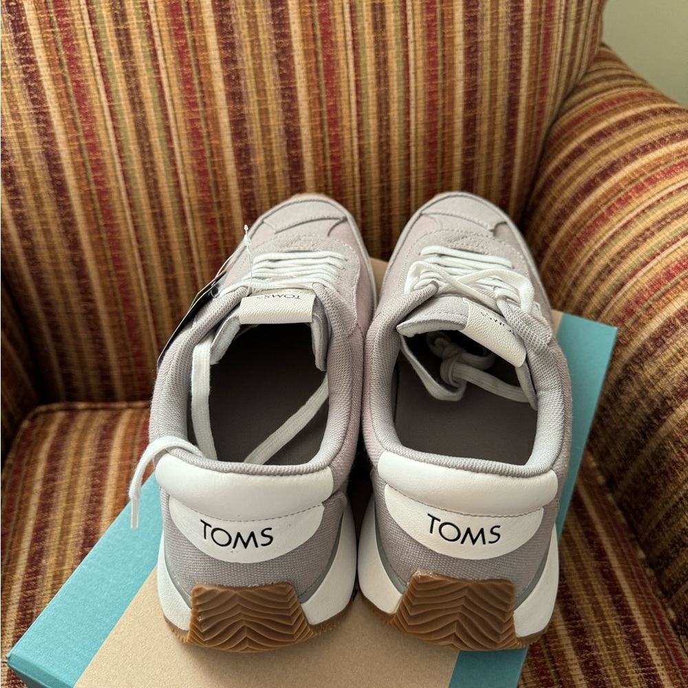 TOMS Wyndon Grey Jogger Sneaker - Picture 4 of 6